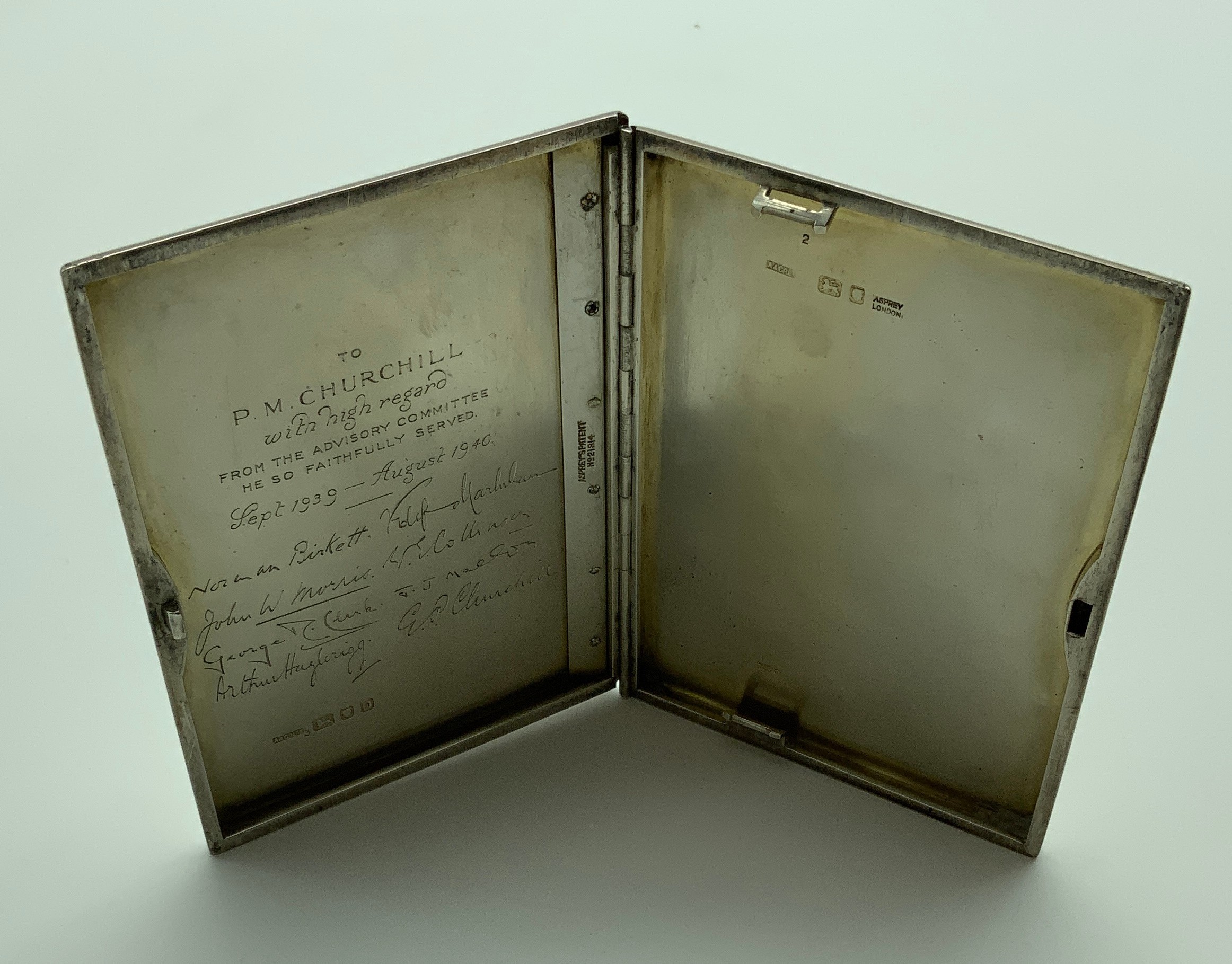 HALLMARKED SILVER ASPREY CIGARETTE CASE PRESENTED TO PETER MORLAND CHURCHILL DATED 1940 - Image 3 of 6