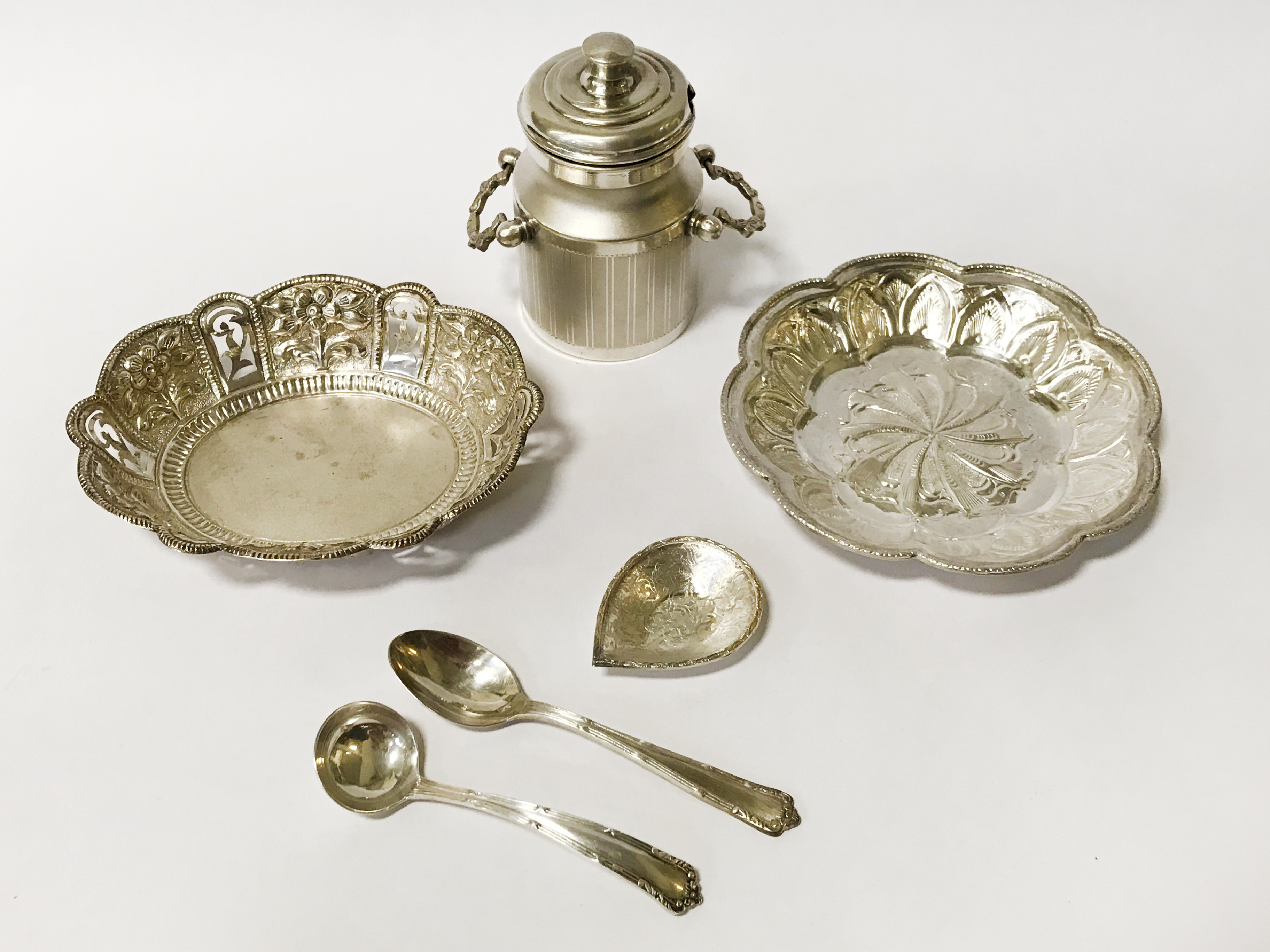 QTY DECORATIVE CASED EUROPEAN ITEMS WITH SOME SILVER - Image 4 of 5