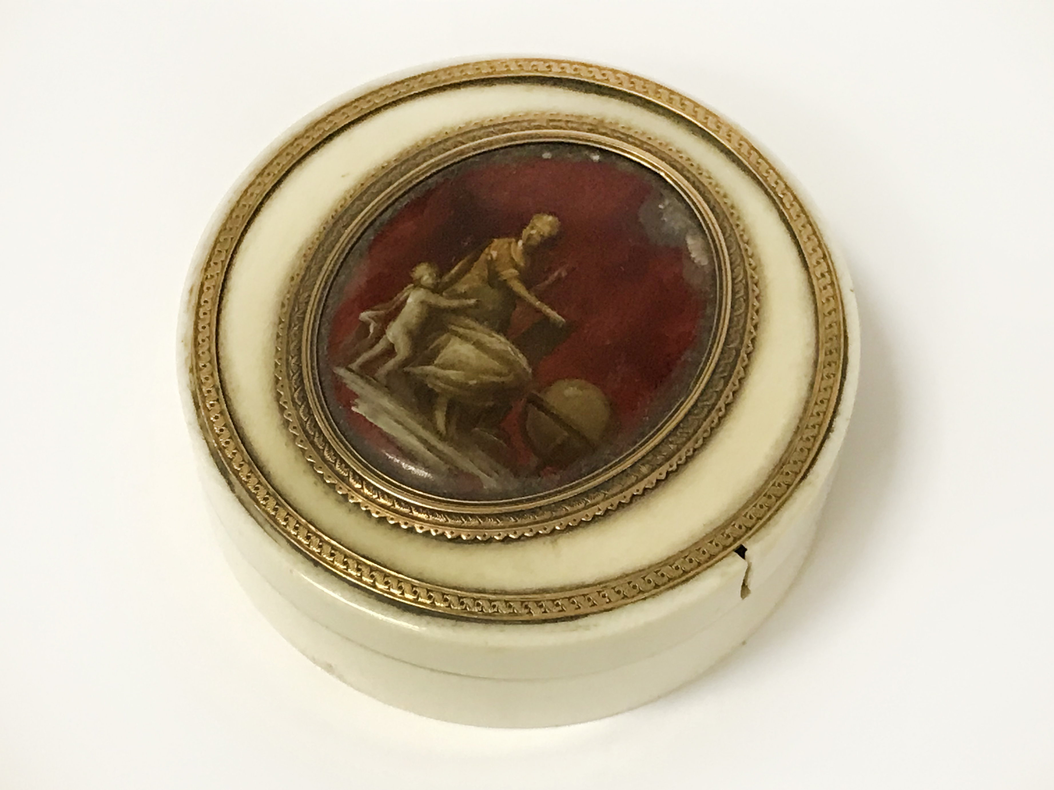 EARLY LIDDED BOX