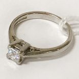 18CT WHITE GOLD DIAMOND RING - SIZE K - APPROX 0.33CT