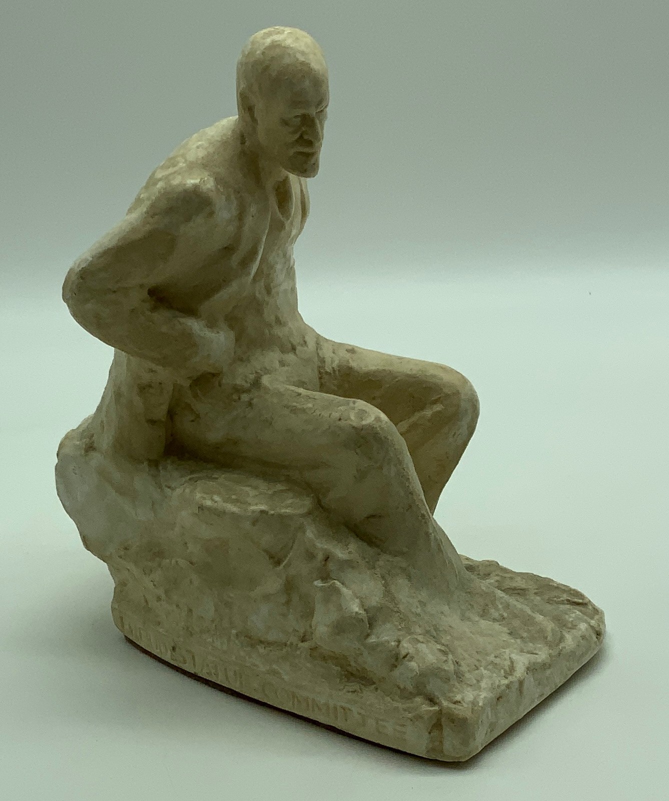 OSCAR NEMON (1906-1985) MIXED MEDIA COMPOSITE STATUE OF SEATED SIGMUND FREUD - Image 4 of 8