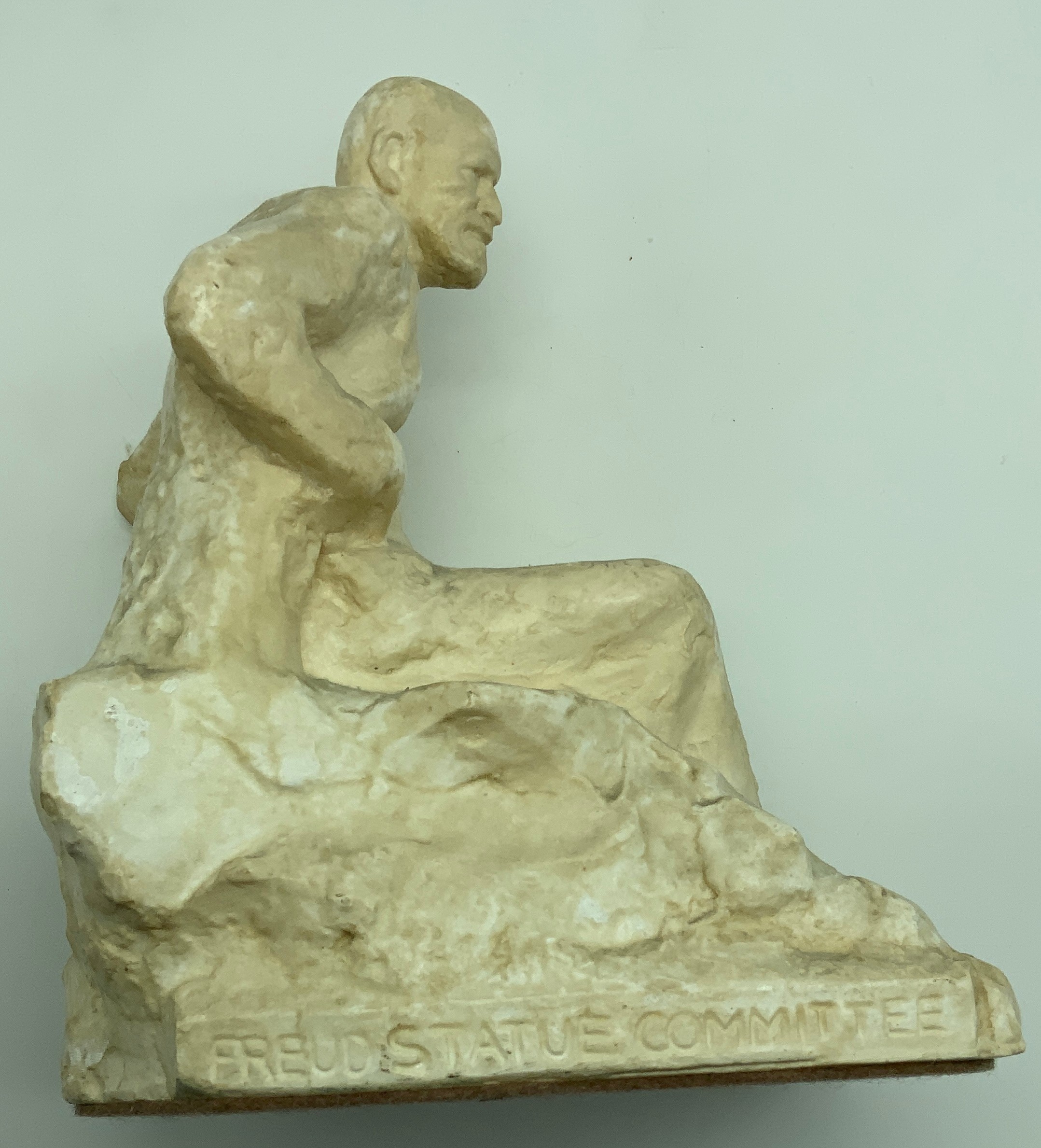 OSCAR NEMON (1906-1985) MIXED MEDIA COMPOSITE STATUE OF SEATED SIGMUND FREUD - Image 7 of 8