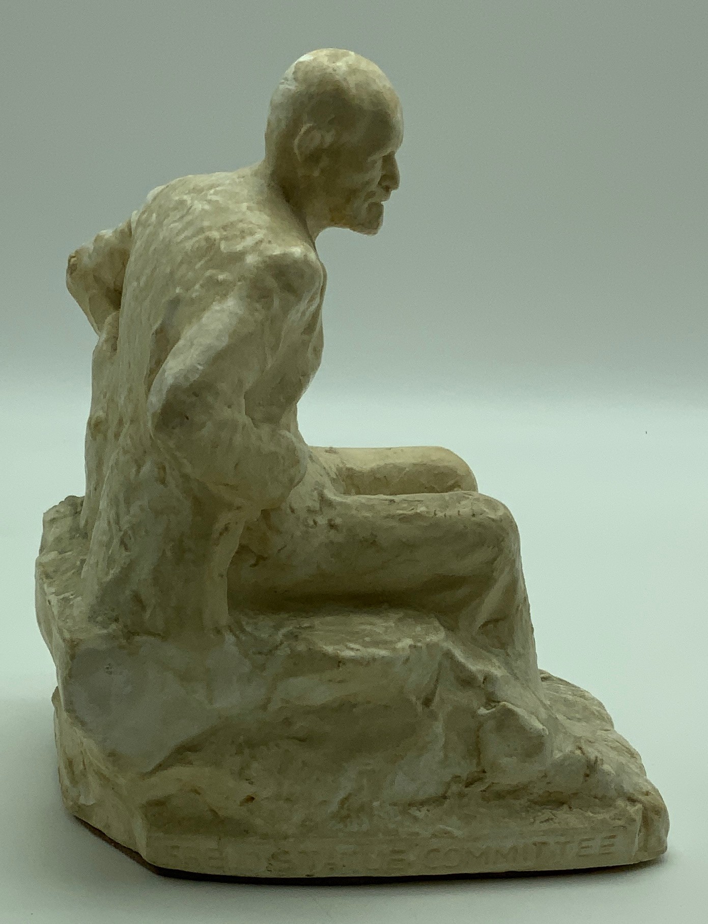 OSCAR NEMON (1906-1985) MIXED MEDIA COMPOSITE STATUE OF SEATED SIGMUND FREUD - Image 6 of 8