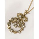 9CT GOLD PENDANT WITH PEARLS & CHAIN