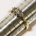 18CT GOLD & DIAMOND SEVEN STONE RING - RING SIZE 'N'