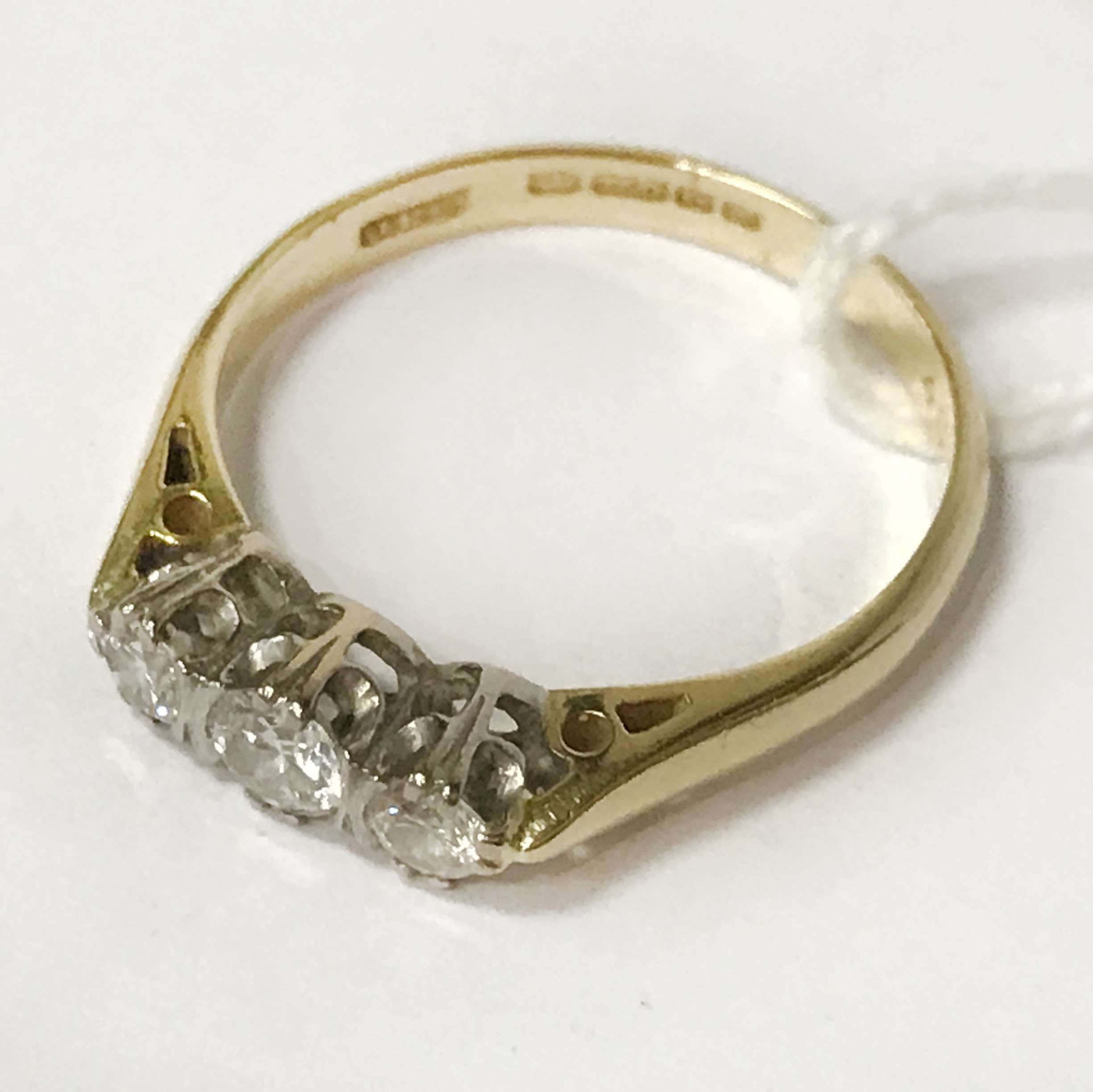 18CT GOLD DIAMOND TRILOGY RING - RING SIZE 'M' - Image 2 of 2