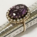 9CT GOLD ANTIQUE PEARL & AMETHYST RING - APPROX 10 GRAMS - SIZE 'L'