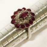 18CT GOLD RUBY & DIAMOND CLUSTER RING - SIZE 'L'