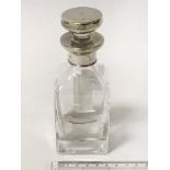 HM TOP & COLLARED SMALL DECANTER - 15CM TALL