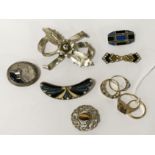 FIVE GOLD RINGS & SOME SILVER JEWELLERY - 13 GRAMS OF GOLD