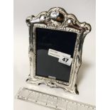 HM SILVER GOTHIC PHOTO FRAME - 21CMS