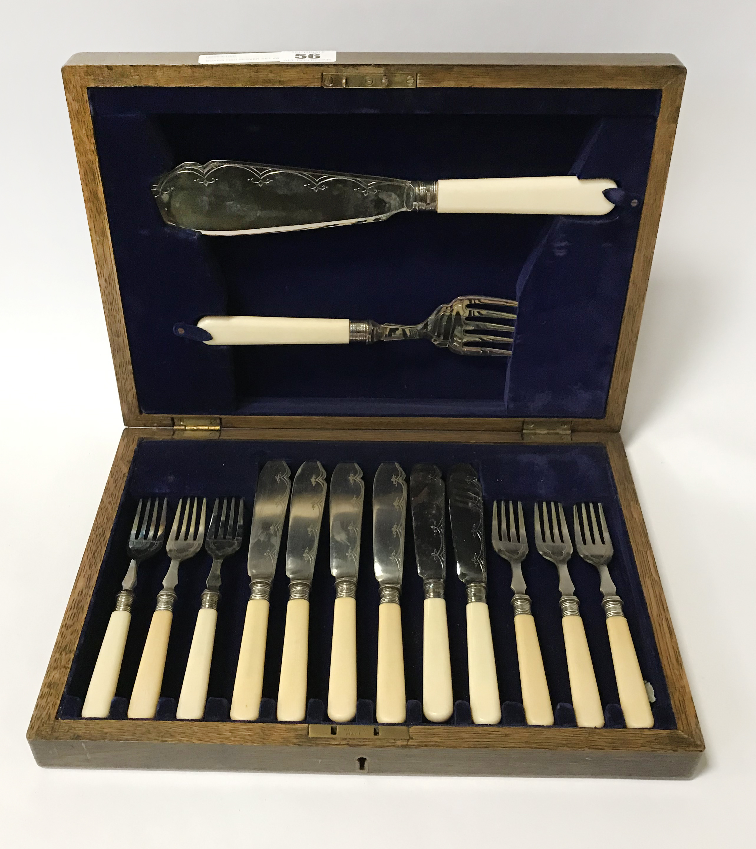 BOXED FISH SERVER SET WITH HM SILVER COLLARS & KEY