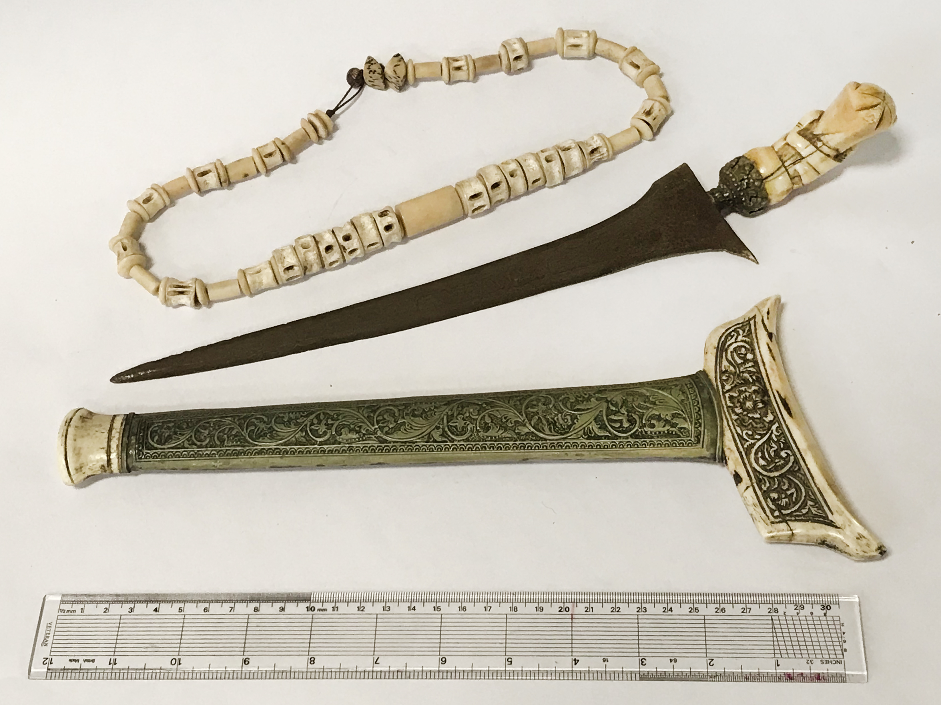 MALAYSIAN / INDONESIAN KRIS DAGGER WITH AN ETHNIC NECKLACE