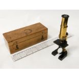 SMALL MICROSCOPE IN BOX