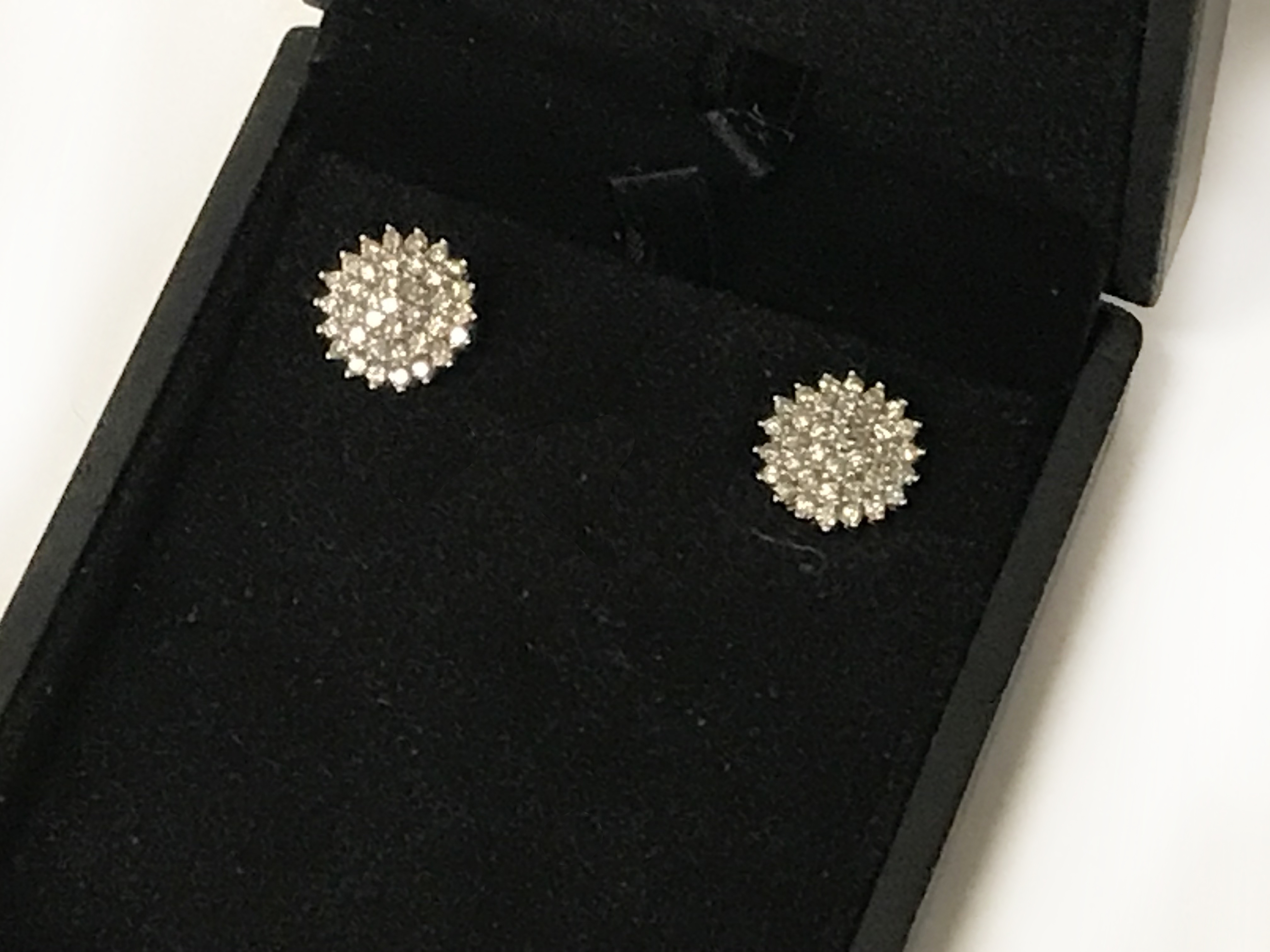 1 CARAT TOTAL DIAMOND CLUSTER EARRINGS SET IN WHITE GOLD