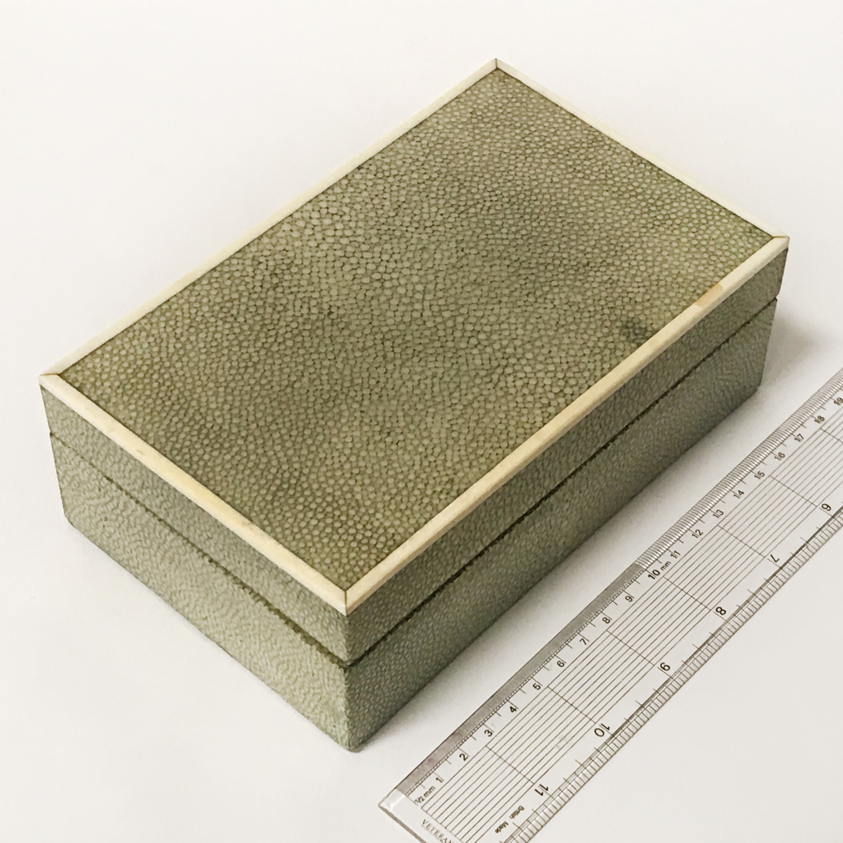 SHAGREEN BOX - 18CMS