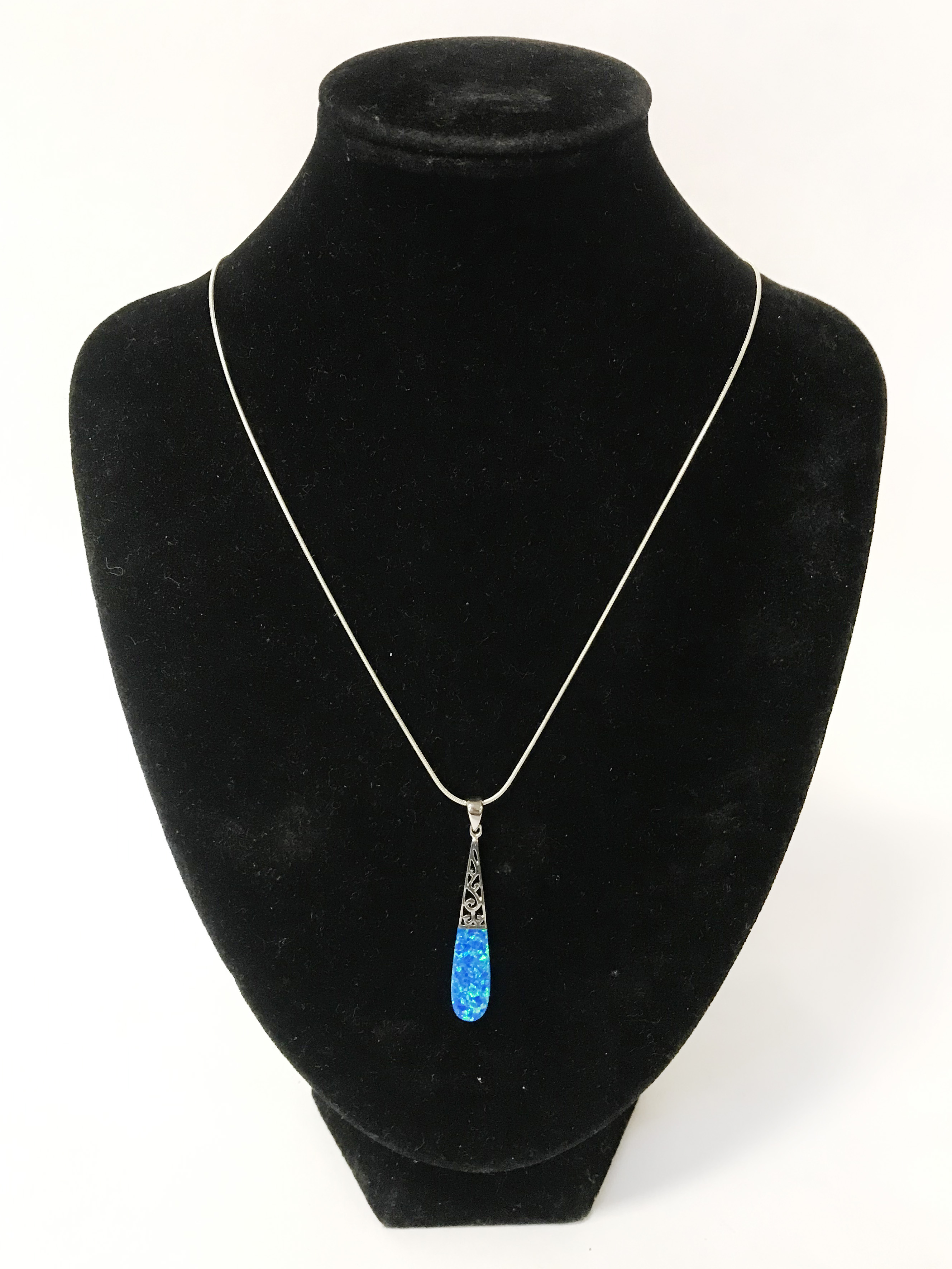 STERLING SILVER OPAL PENDANT & CHAIN