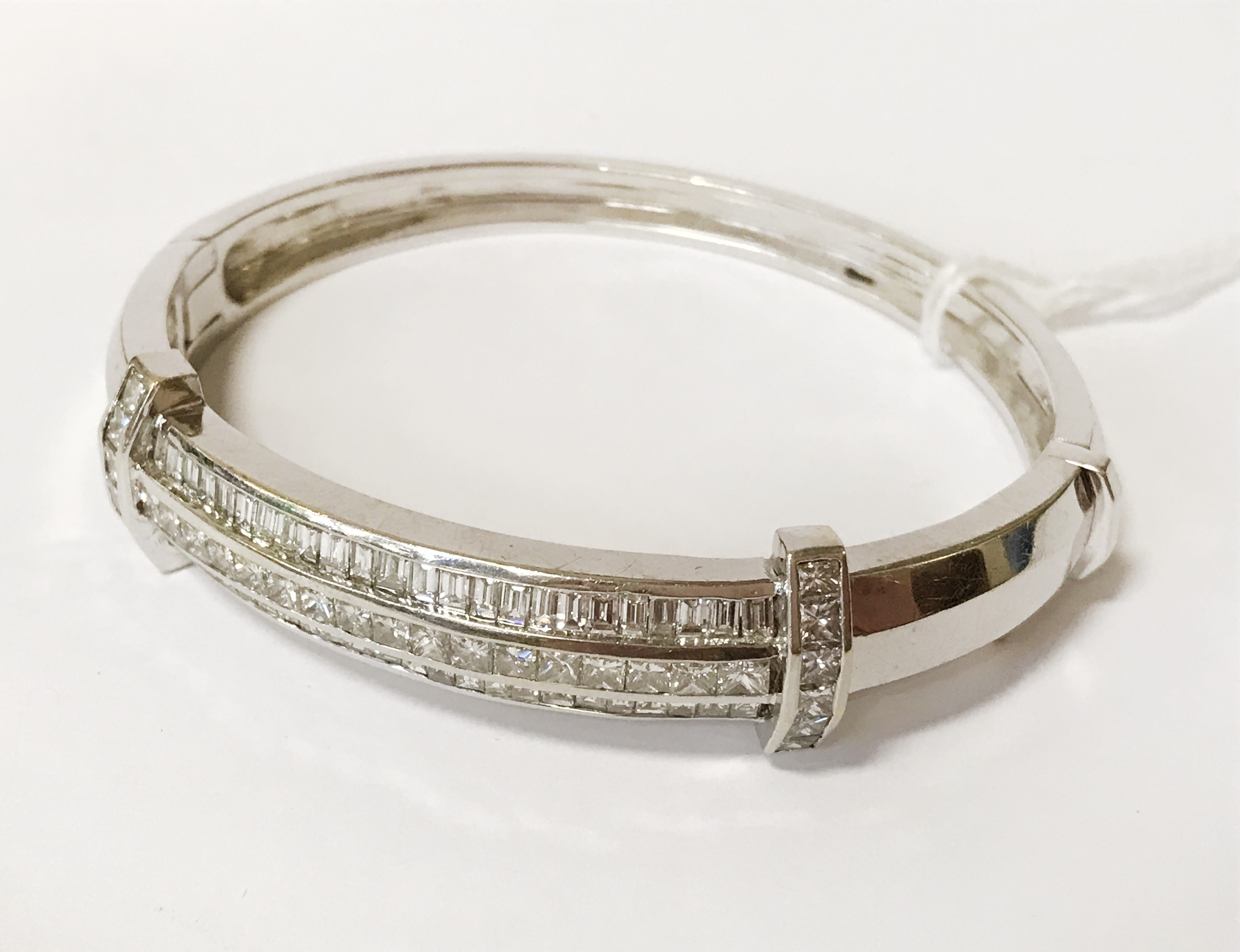 18CT WHITE GOLD BRACELT APPROX 47.30 GRAMS APPROX 6CT DIAMOND