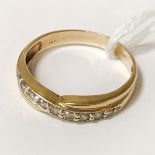 18CT YELLOW GOLD DIAMOND RING - SIZE Q