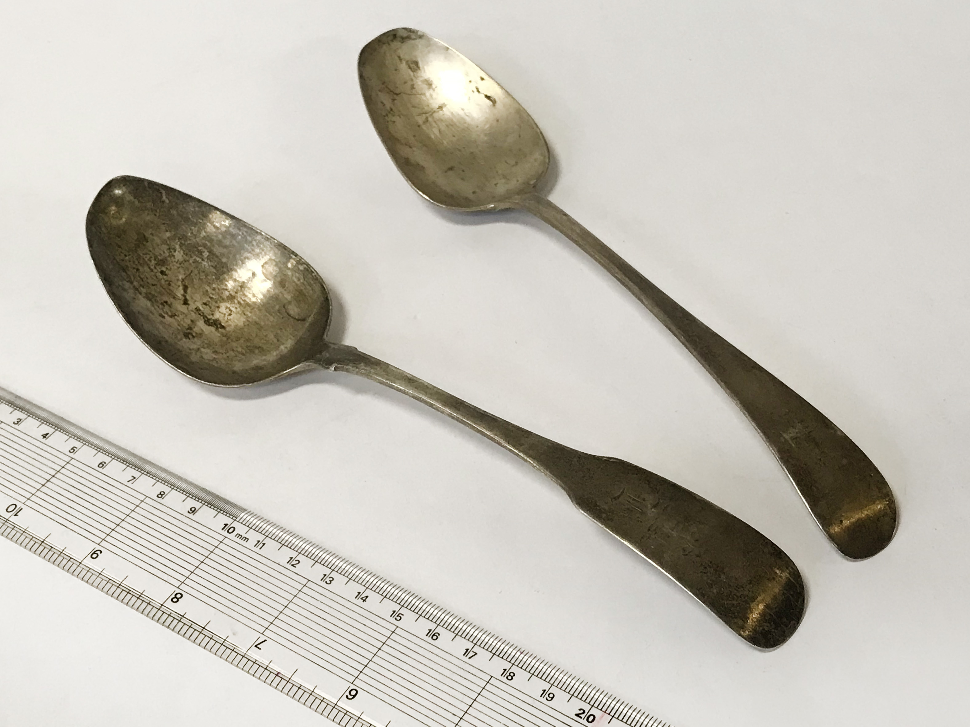 PAIR OF HM GEORGIAN IRISH SILVER SPOONS - APPROX. 4 OZ IN TOTAL