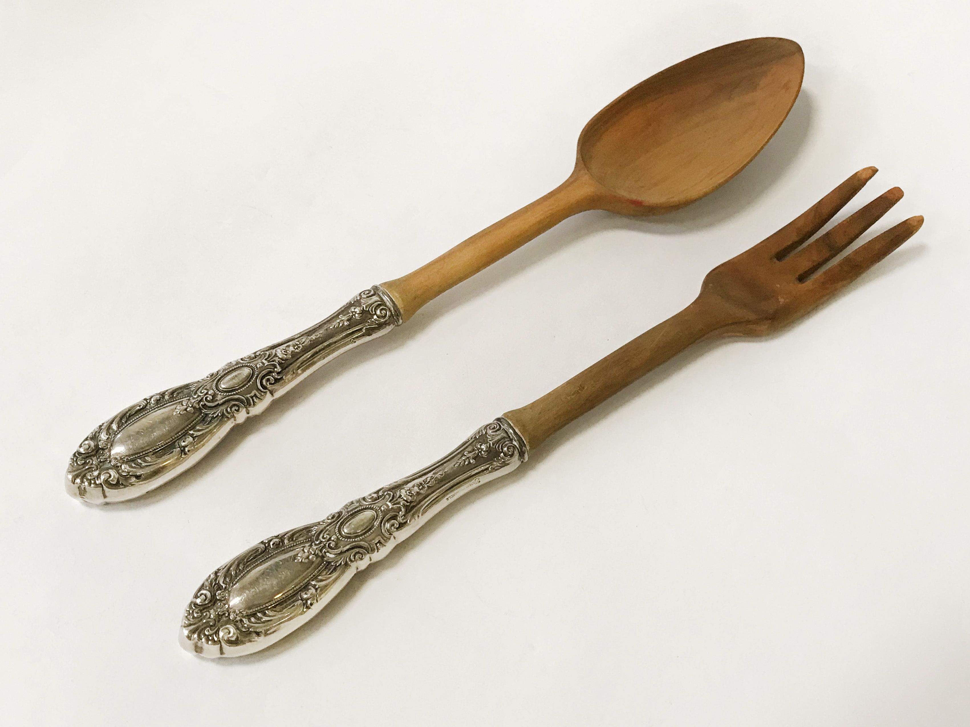 SILVER HANDLED & WOOD SALAD SERVERS