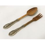 SILVER HANDLED & WOOD SALAD SERVERS