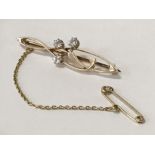 18CT GOLD 3 STONE DIAMOND BROOCH