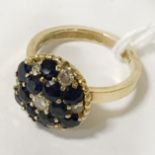 18CT GOLD DIAMOND & SAPPHIRE FLORAL DESIGN RING - SIZE I/J