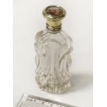 18CT GOLD AND ENAMELLED TOP PERFUME BOTTLE - 10CMS