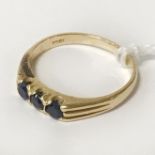 18CT GOLD & SAPPHIRE RING - SIZE M