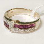 18CT GOLD RUBY & DIAMOND RING - SIZE M