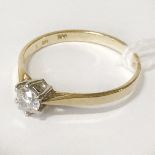 18CT GOLD DIAMOND SOLITAIRE RING -SIZE M