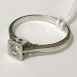 18CT WHITE GOLD & DIAMOND RINH - SIZE K