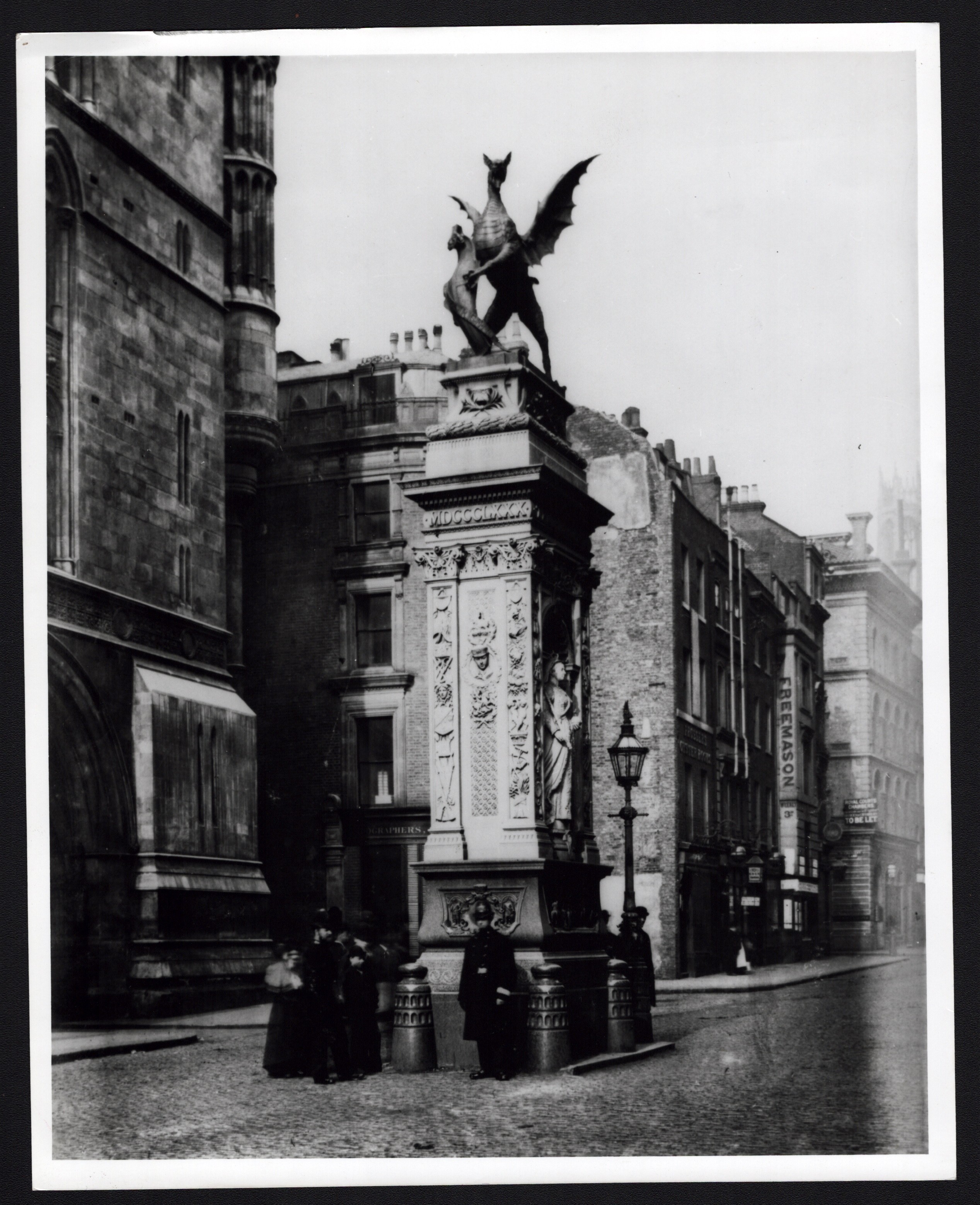 PRESS PHOTOGRAPH TEMPLE BAR MEMORIAL DRAGON FOR THE GUILDHALL LIBRARY