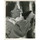 PRESS PHOTOGRAPH OF GRETA GARBO (QUEEN CHRISTINA)