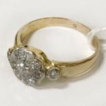 18CT GOLD & DIAMOND RING - SIZE L