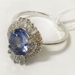 18CT BLUE SAPPHIRE RING (APPROX 2.4CTS) WITH DIAMOND SURROUND - TOTAL DIAMOND APPROX 0.44CTS -