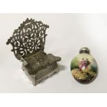 HM SILVER ''CHAIR'' LIDDED SALT WITH A HAND PAINTED SILVER TOP SCENT BOTTLE - 7 CMS