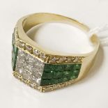 18CT GOLD DIAMOND & GREEN GARNET RING - SIZE R