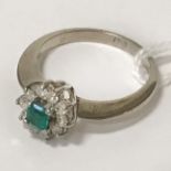 18CT WHITE GOLD DIAMOND & EMERALD RING - SIZE N