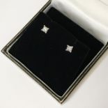 18CT WHITE GOLD DIAMOND STUD EARRINGS - APPROX 0.50CTS TOTAL