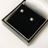 18CT WHITE GOLD & DIAMOND STUD EARRINGS