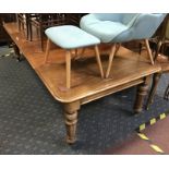 VICTORIAN DINING TABLE WITH 2 LEAVES