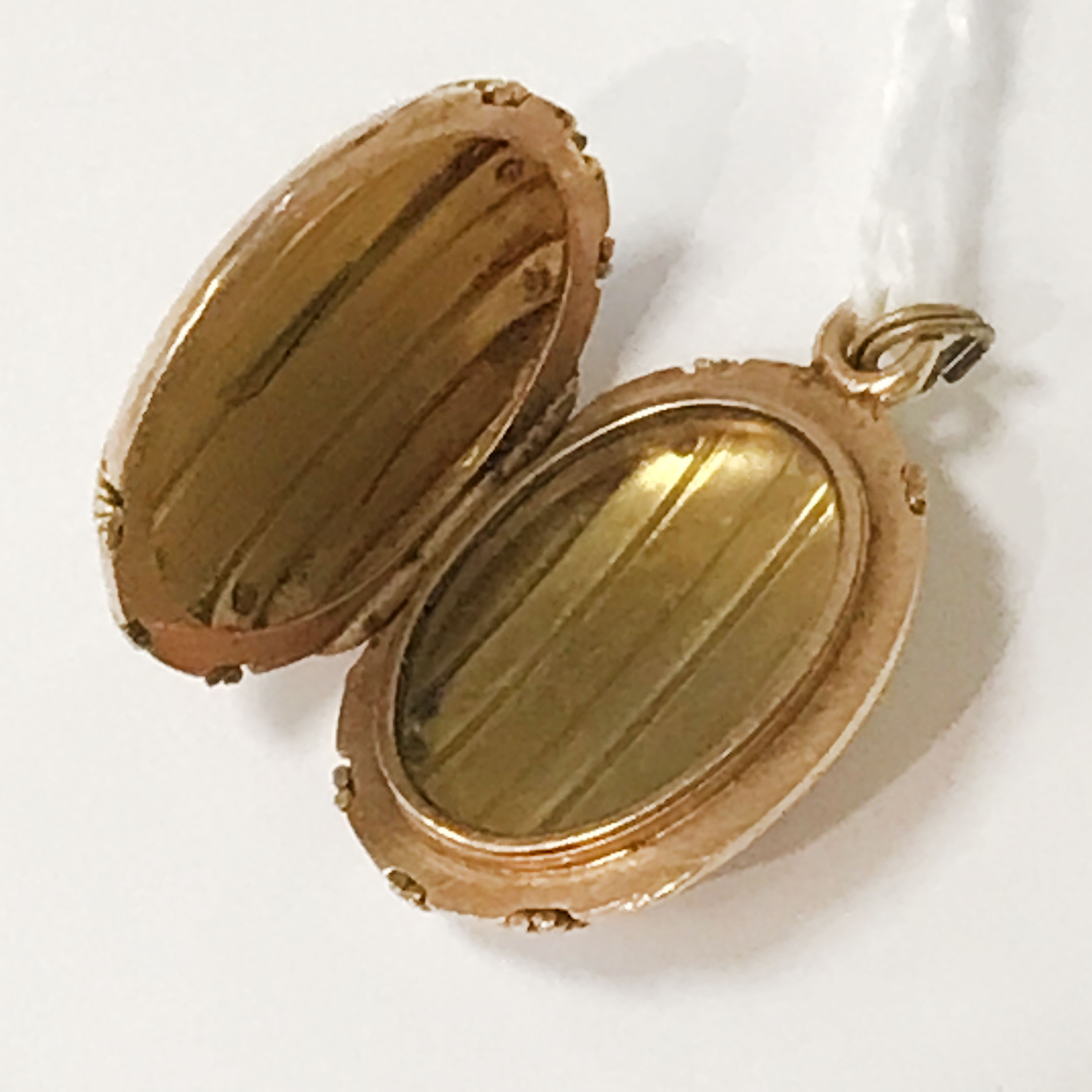 HIGH CARAT GOLD LOCKET - POSSIBLY 18CT - 10.5 grams - Image 3 of 3