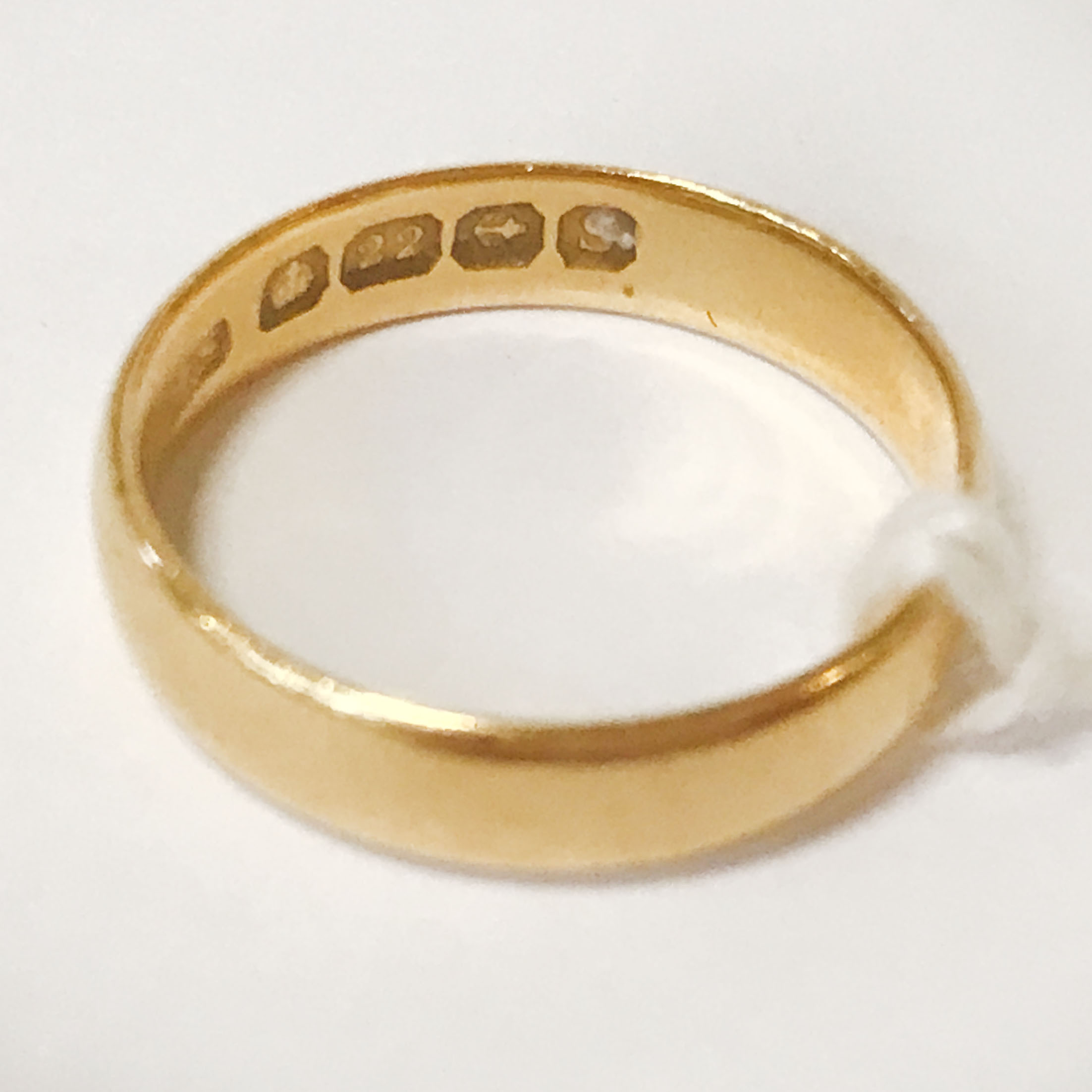 22CT. GOLD WEDDING BAND - SIZE M - 3.9 grams