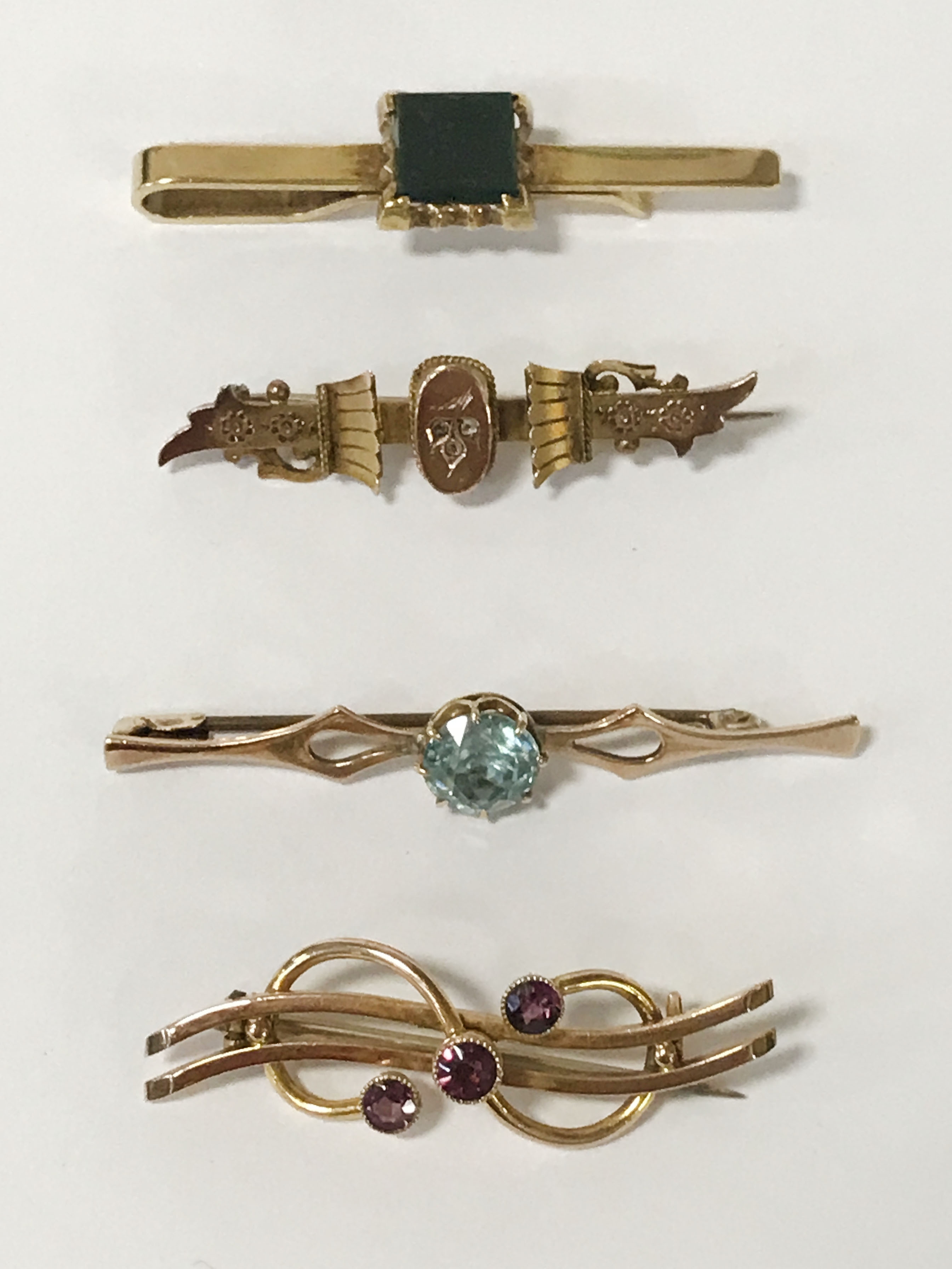 5 9CT GOLD TIE PINS WITH GEMSTONES & 2 9CT GOLD BROOCHES - Image 2 of 3