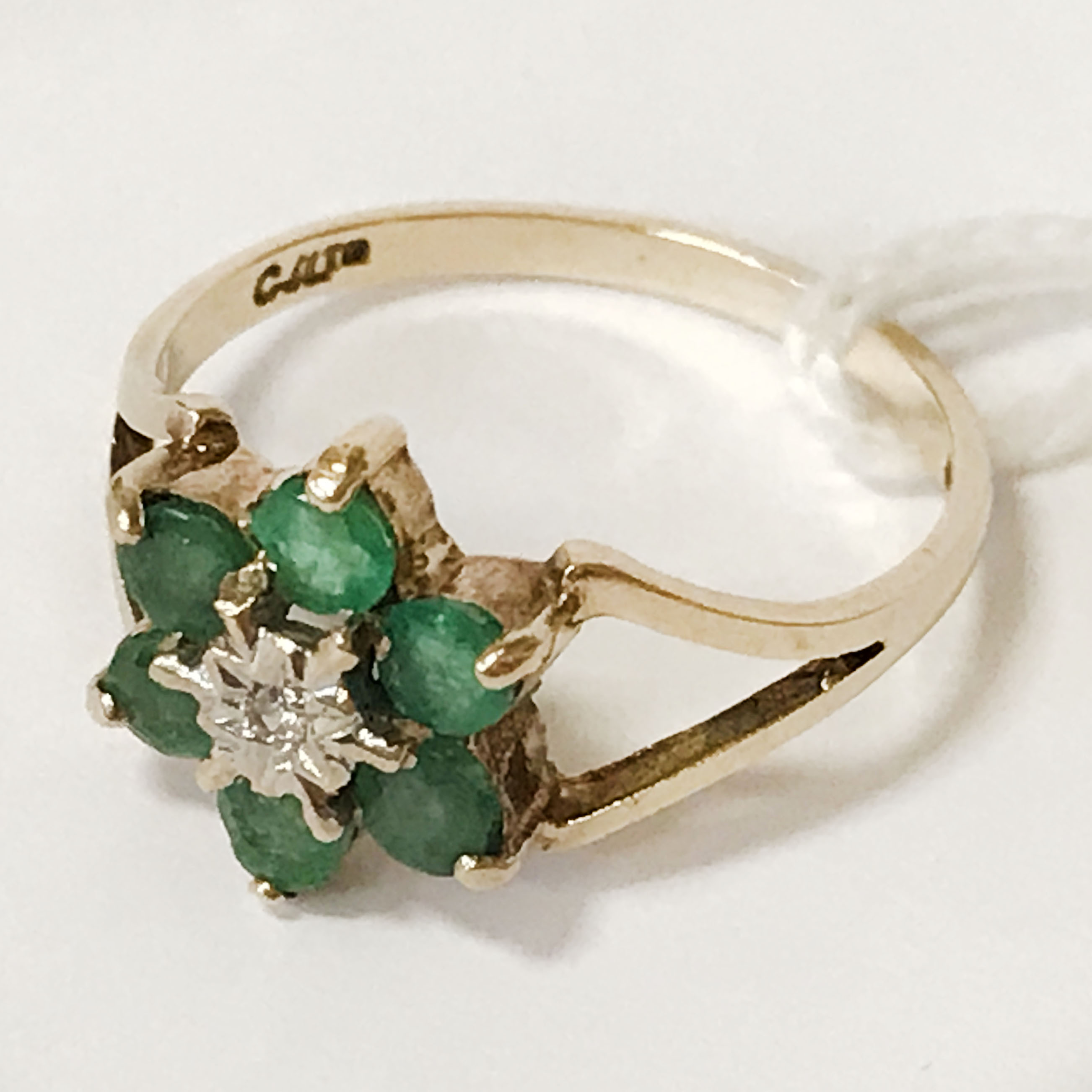 9 CT. GOLD EMERALD DIAMOND RING - SIZE L