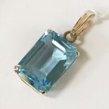 VINTAGE BAGUETTE CUT TOPAZ PENDANT SET IN 14CT GOLD