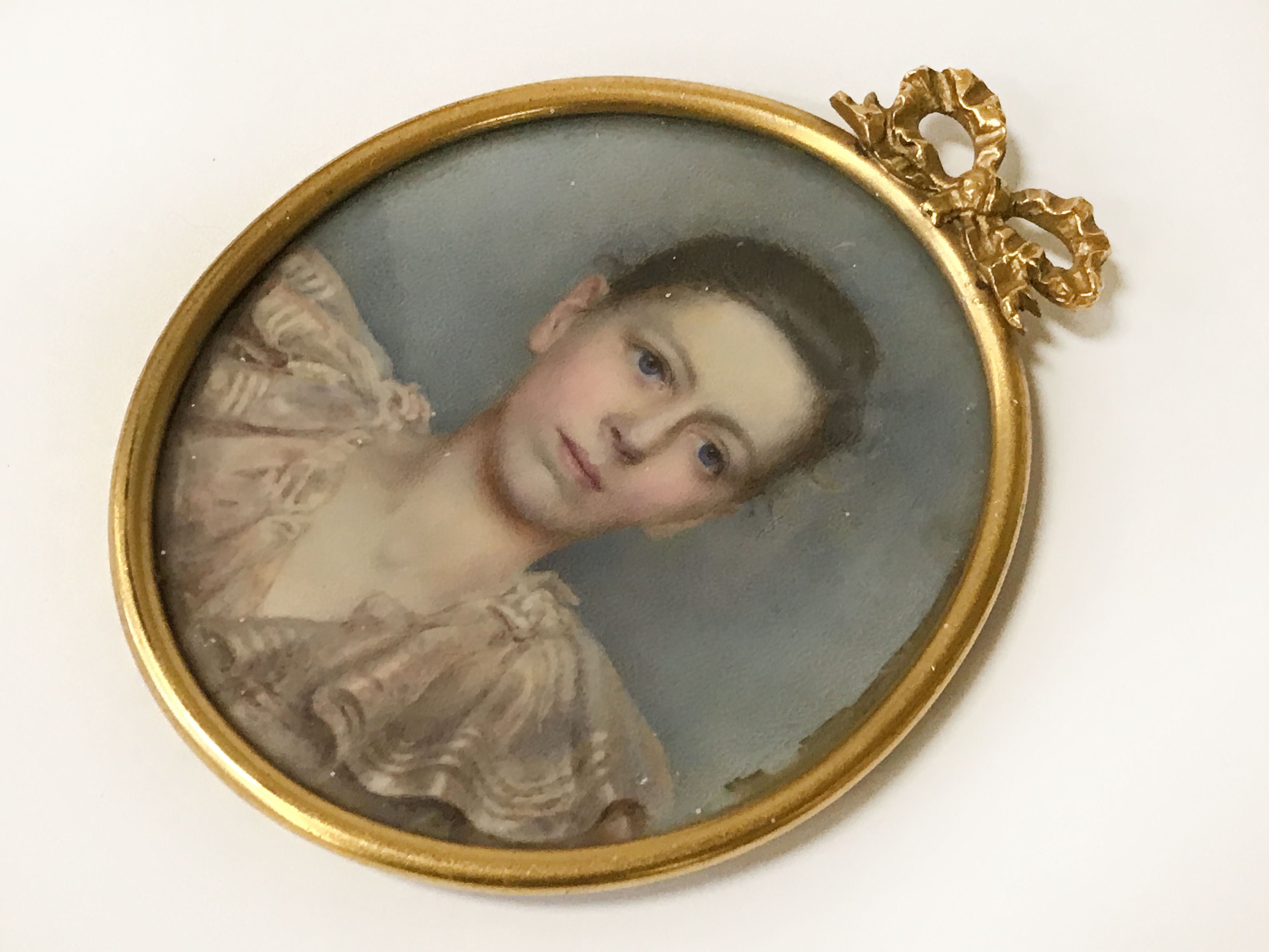 HAND PAINTED MINIATURE GILT FRAMED PORTRAIT OF A YOUNG GIRL - 9 CMS - Image 3 of 4