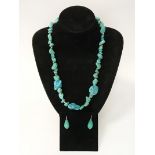 9CT GOLD TURQUOISE NECKLACE & EARRINGS - NECKLACE 47CM LONG